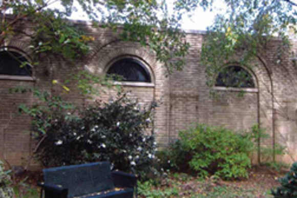 Photo of the garage at the Calistoga site