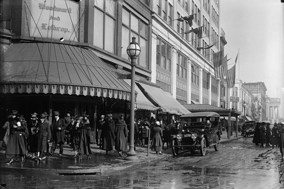 A street scene outside Woodward & Lothrop at 11th and F NW