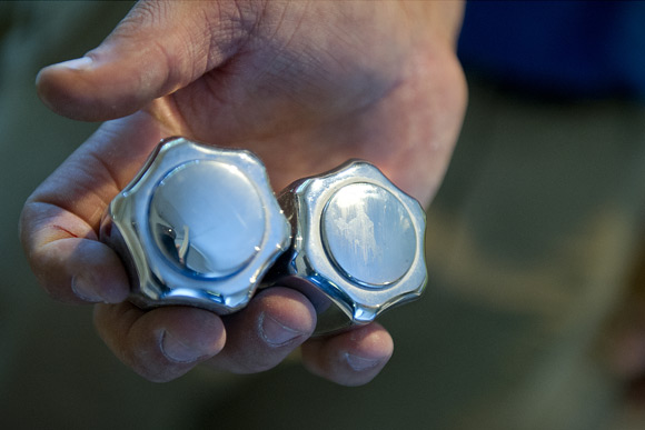 These sink knobs are in good shape and can be reused