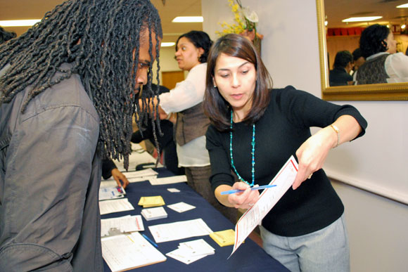 Signing up for a class at a HOPE Project info session